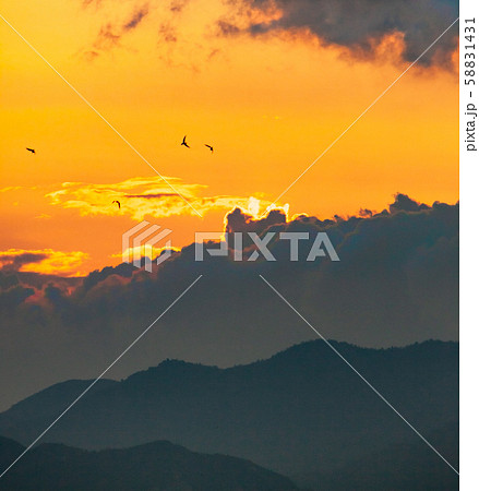 元旦の空、初日の出の風景です。おめでたい朝です。広島県 58831431