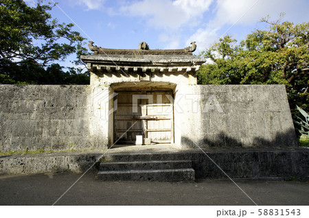 首里城　園比屋武御嶽石門 58831543