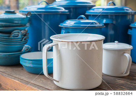 青と白のホーローの雑貨と生活用品 青と白のホーローの雑貨と生活用品 58832664