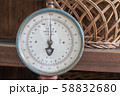 銭湯の体重計と脱衣かご 58832680