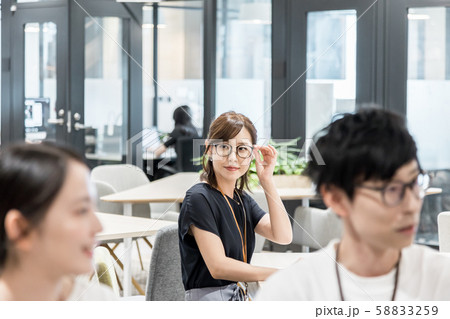 オフィスイメージ　クリエイティブ　コワーキングスペース 58833259