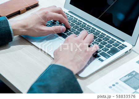 オフィスイメージ クリエイティブ コワーキングスペース 手元 オフィスイメージ クリエイティブ コワーキングスペース 手元 58833576