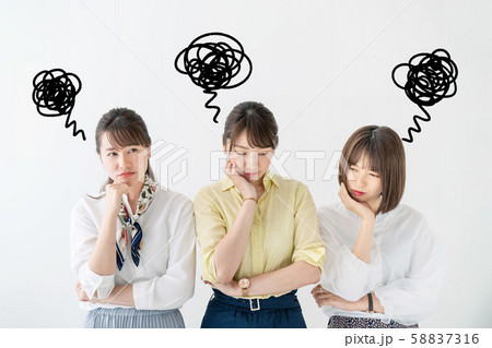 がっかりする女性グループ がっかりする女性グループ 58837316