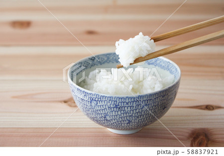 シズル感のある炊きたてごはん 58837921