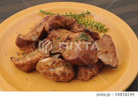鶏の胸身の塩麹漬の燻製 鶏の胸身の塩麹漬の燻製 58838294