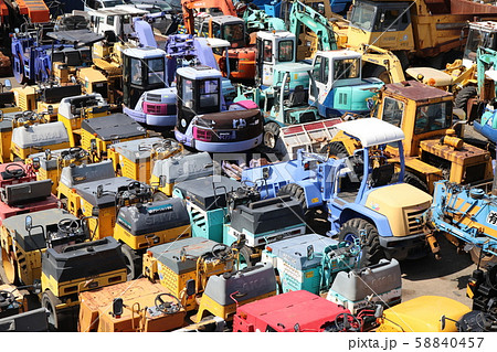 横浜港山下ふ頭の重機出荷待ち置場 58840457