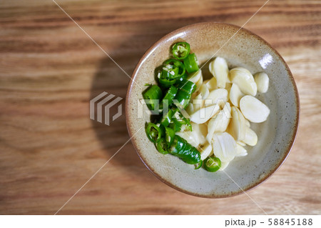 ニンニク 唐辛子 野菜 58845188