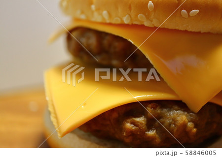 ダブルチーズバーガー 58846005