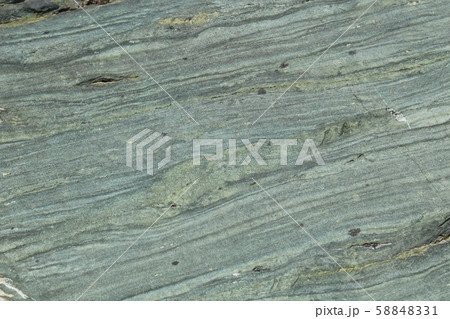 荒い岩肌 荒い岩肌 58848331