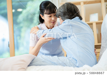 介護イメージ　シニア　デイケア　介護福祉士　老人ホーム 58848667