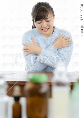 女性 風邪 悪寒 女性 風邪 悪寒 58849330