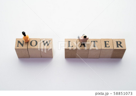 イメージ   NOW LATER　ビジネスマン 58851073