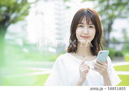 女性 スマホ スマートフォン 女性 スマホ スマートフォン 58851805