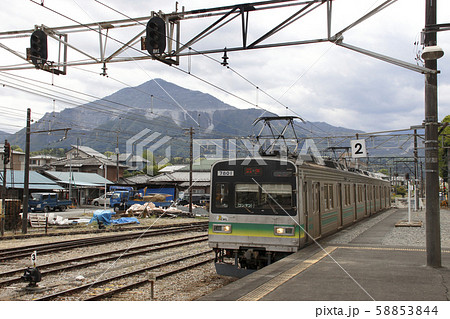 秩父鉄道7800系と武甲山 秩父鉄道7800系と武甲山 58853844