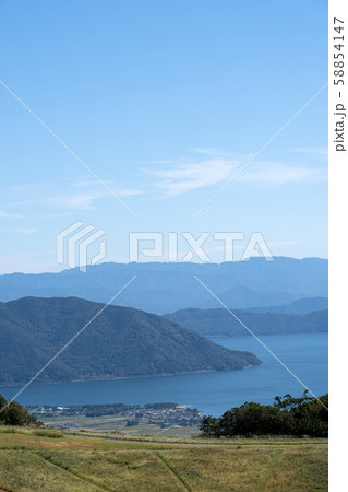 滋賀県、箱館山から俯瞰する琵琶湖方面の風景 滋賀県、箱館山から俯瞰する琵琶湖方面の風景 58854147