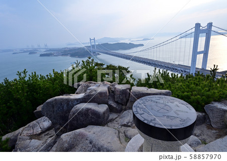 鷲羽山山頂の目前に迫る下津井瀬戸大橋 鷲羽山山頂の目前に迫る下津井瀬戸大橋 58857970