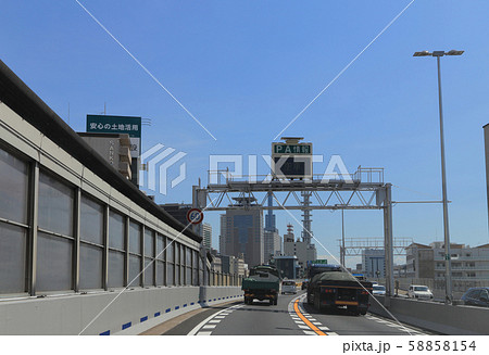 阪神高速3号神戸線、大坂方面行き、京橋出口手前のメリケンパーク付近 58858154