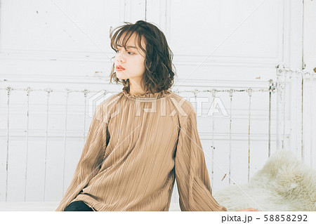 若い女性のヘアスタイルイメージ 58858292