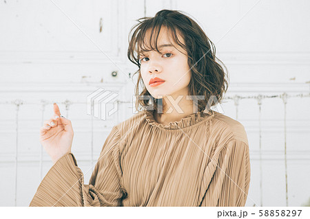 若い女性のヘアスタイルイメージ 58858297