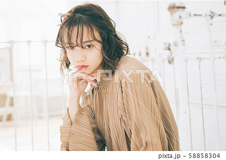 若い女性のヘアスタイルイメージ 58858304