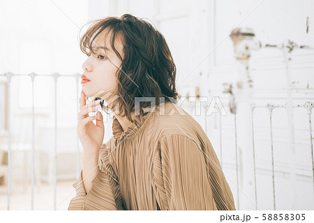 若い女性のヘアスタイルイメージ 58858305