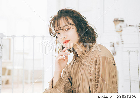 若い女性のヘアスタイルイメージ 58858306