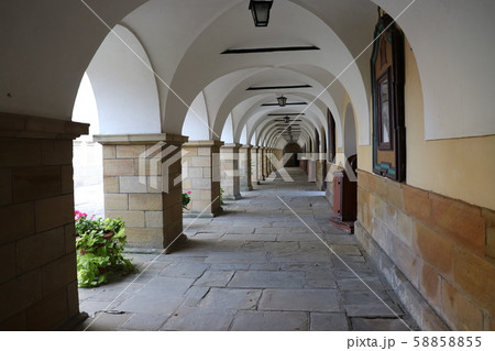 世界遺産 カルヴァリア ゼブジドフスカ 教会の回廊 ポーランドの写真素材 5555