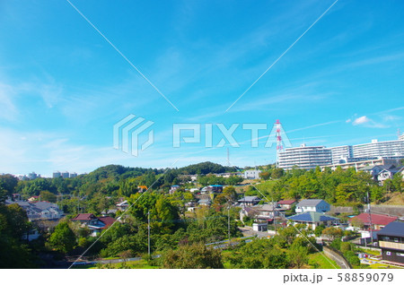上谷戸大橋から望む稲城市の街並み 58859079