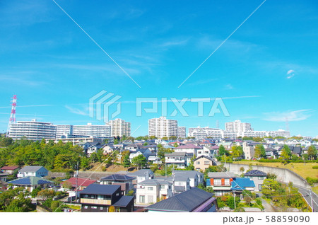 上谷戸大橋から望む稲城市の街並み 58859090