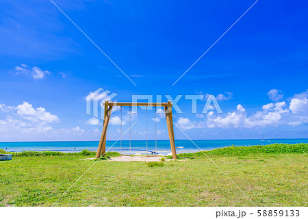 はいむるぶしビーチとブランコ はいむるぶしビーチとブランコ 58859133