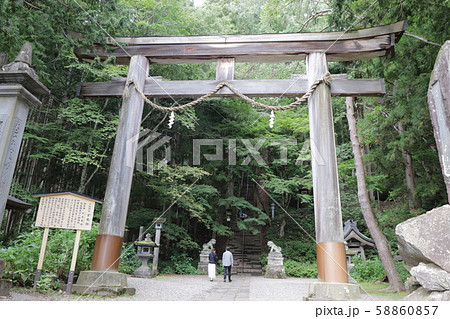 パワースポット（戸隠神社・宝光社の鳥居） 58860857
