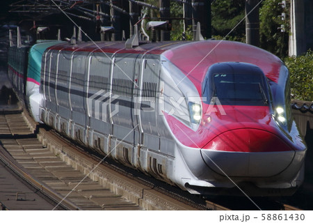 東北新幹線を行く秋田新幹線E6系 58861430