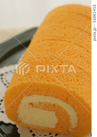 秋の味覚のパンプキンロールケーキの写真素材