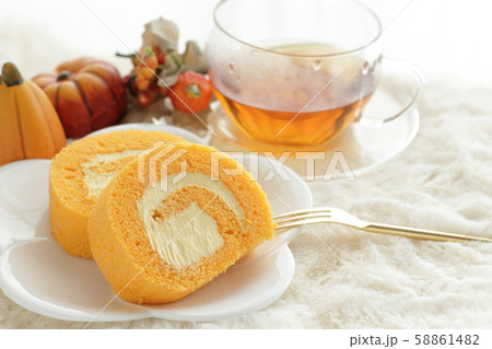 秋の味覚のパンプキンロールケーキの写真素材 5614