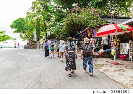 ティエンムー寺院前 ベトナム フエ 58861606