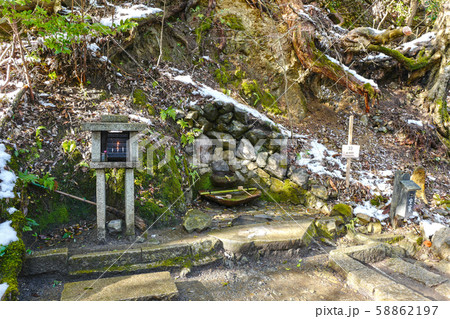 鞍馬寺　奥の院参道　息つぎの水 58862197