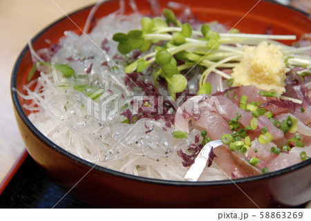 生しらす丼 58863269