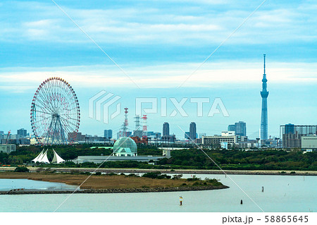夕暮れの葛西臨海公園　千葉からの風景 58865645