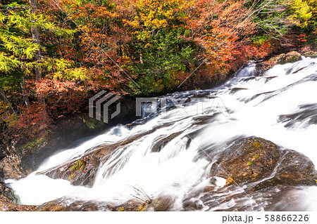 《栃木県》秋の奥日光・竜頭ノ滝 58866226