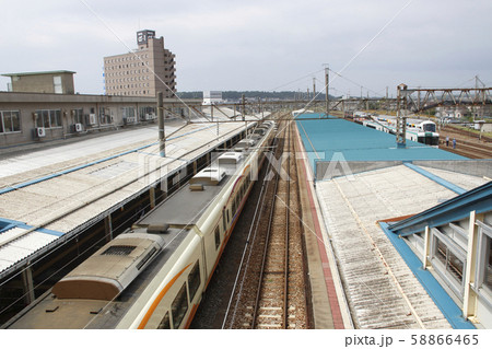 酒田駅に停車中の特急いなほ号 58866465