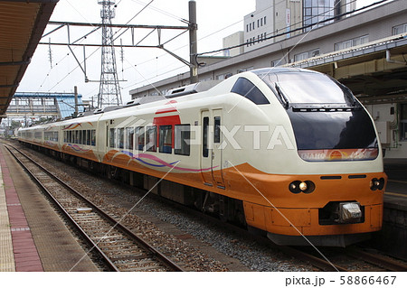 酒田駅に到着する特急いなほ号 58866467