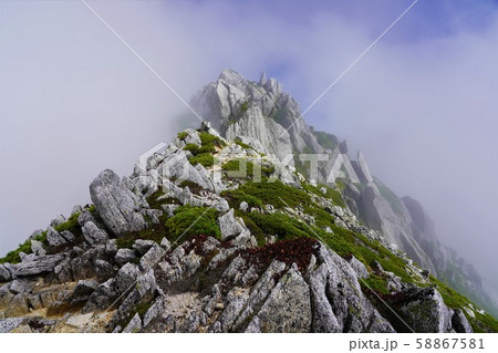 空木岳の岩稜帯 58867581