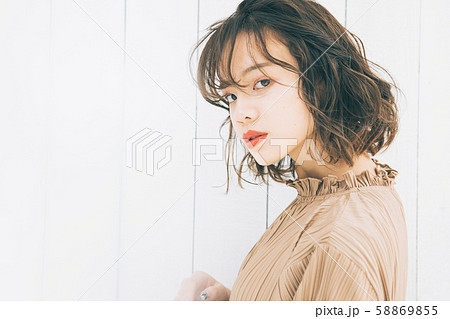 若い女性のヘアスタイルイメージ 若い女性のヘアスタイルイメージ 58869855