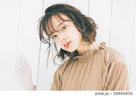 若い女性のヘアスタイルイメージ 58869856