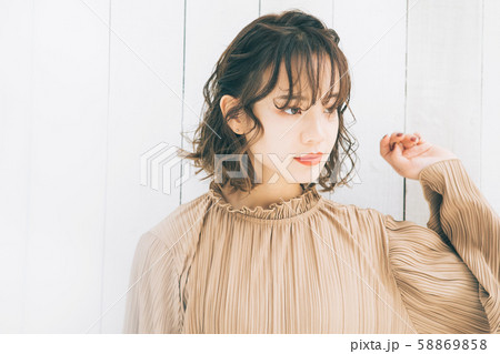 若い女性のヘアスタイルイメージ 58869858