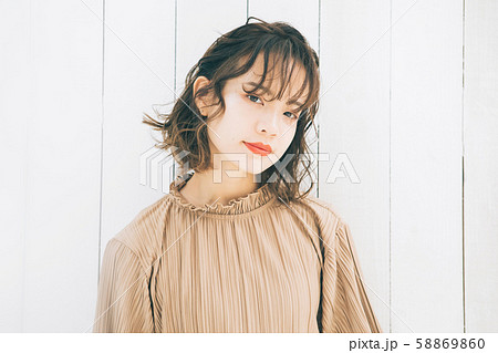 若い女性のヘアスタイルイメージ 58869860