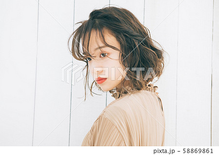 若い女性のヘアスタイルイメージ 若い女性のヘアスタイルイメージ 58869861