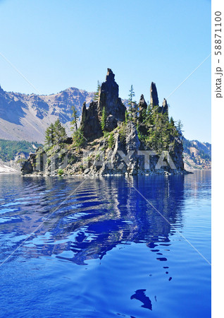 ファントムシップ in クレーターレイク Crater Lake National Park ファントムシップ in クレーターレイク Crater Lake National Park 58871100