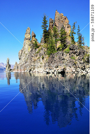 ファントムシップ in クレーターレイク Crater Lake National Park 58871109