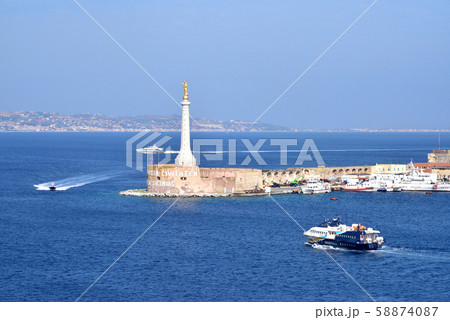 地中海　シチリア島　メッシーナ港　黄金の聖母像　メッシーナ海峡　 58874087